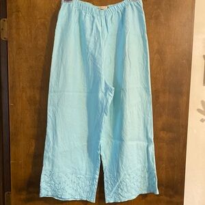 CHALET 100% linen bright blue capris. Size US medium. Made in USA. Eyelet hem.
